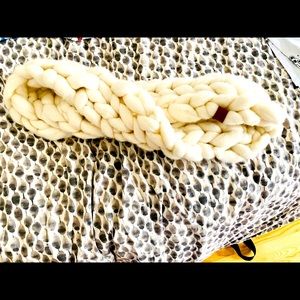 Chunky Knit Infinity Scarf